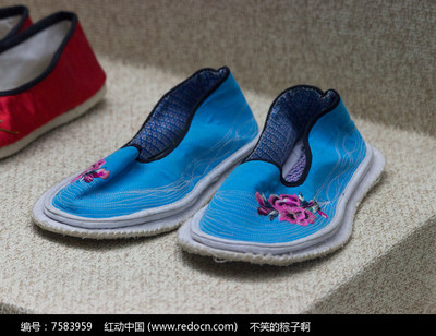 壯族藍色繡花鞋 行走在足尖的藝術與文化傳承